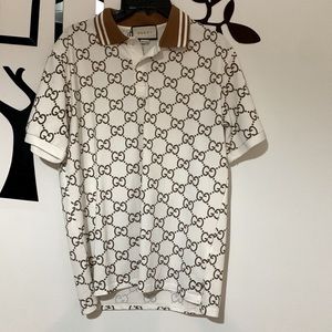 Authentic Gucci logo print size large good condition